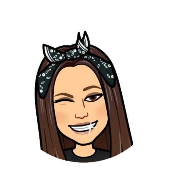 Profile Picture of Sandra Burgos (@chinaflores1975) on Poshmark