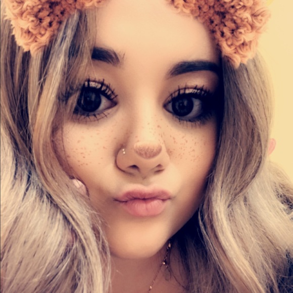 Profile Picture of Julianna Russo (@julianna_russo) on Poshmark