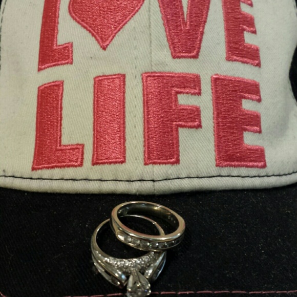 Profile Picture of Jacy Holsworth (@xuberated7) on Poshmark