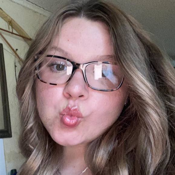 Profile Picture of Starla Inselman (@starinsleman) on Poshmark