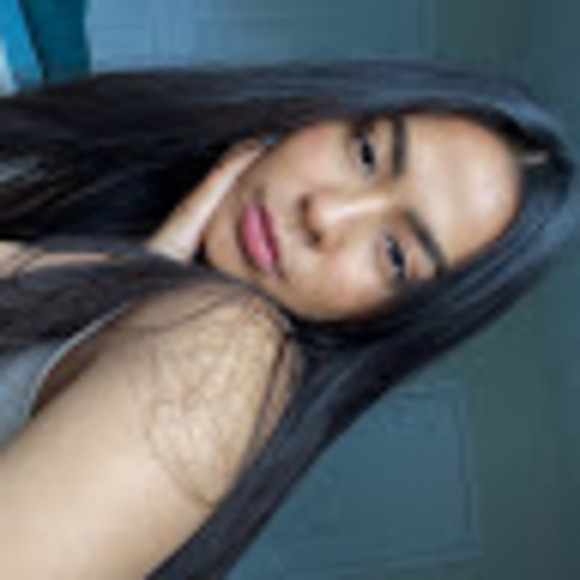 Profile Picture of Paola Arrietta (@paolaarrietta77) on Poshmark