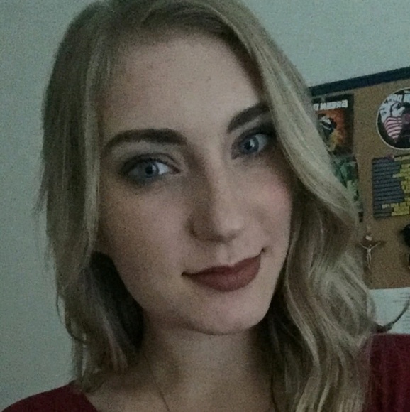 Profile Picture of Tara Stevens (@tara_stevens) on Poshmark