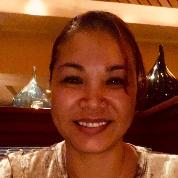 Profile Picture of Hanni Nimeh (@hanni0419) on Poshmark