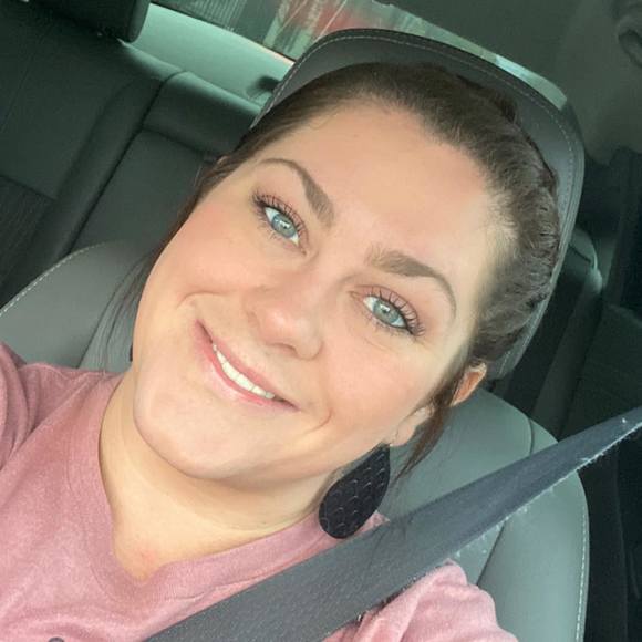 Profile Picture of Jessica Aviles (@jessthabest626) on Poshmark