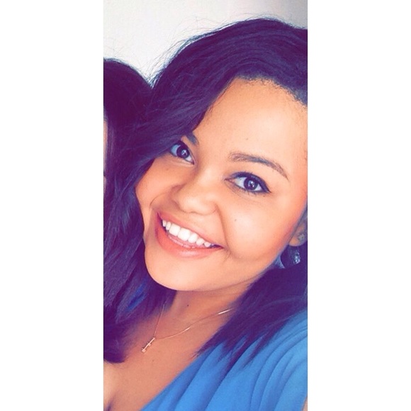 Profile Picture of Taylor Renfro (@trenfro12) on Poshmark
