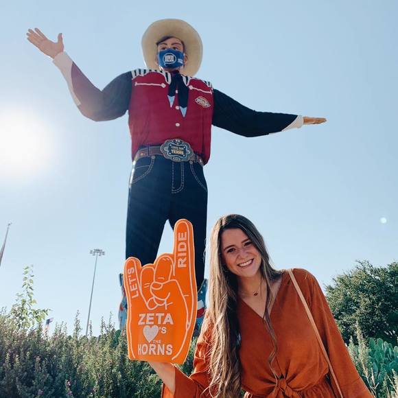 Profile Picture of Raylee Darden (@rayleejdarden) on Poshmark