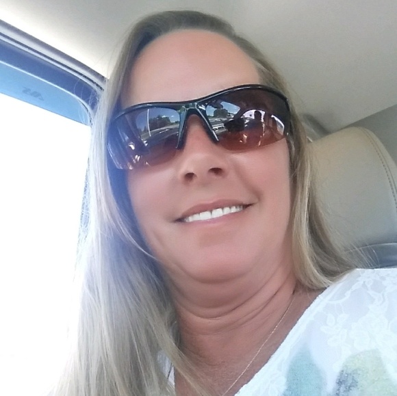 Profile Picture of Chris Carlson (@carlson67) on Poshmark