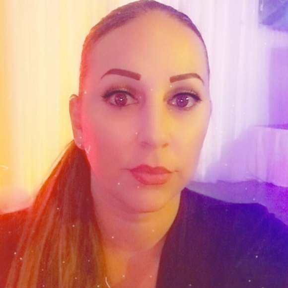 Profile Picture of Trish Smith (@mztrishsmith) on Poshmark