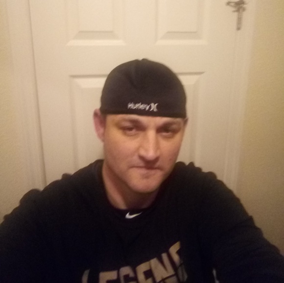 Profile Picture of Larry Bixel (@larrybixel) on Poshmark