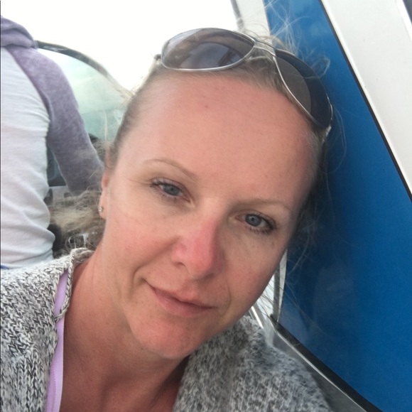 Profile Picture of Joanna Krajewski (@joannak00) on Poshmark