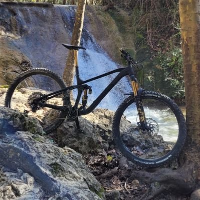 Profile Picture of John ✌ (@john270109) on Twitter