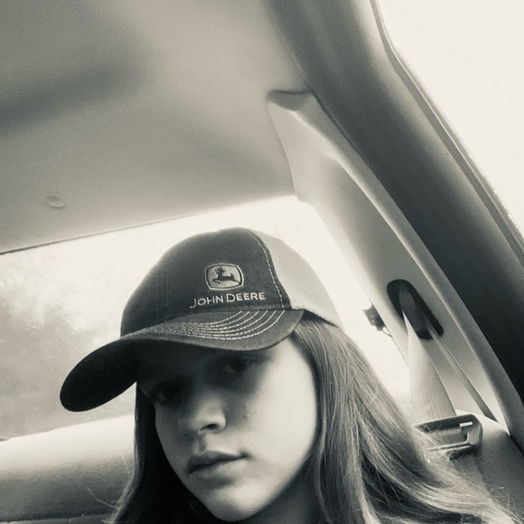 Profile Picture of Carly Romig (@cromig2008) on Poshmark