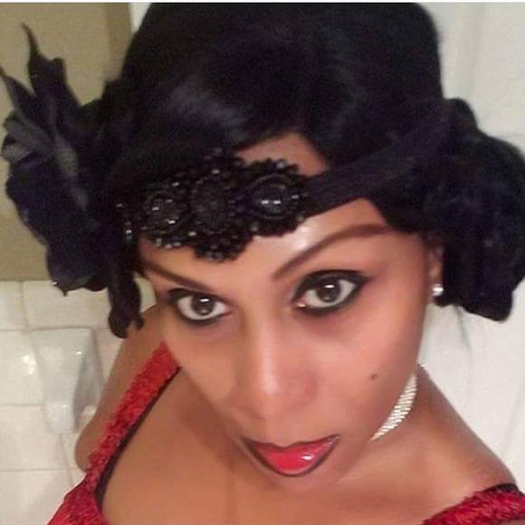 Profile Picture of Robin Gowers (@msrobindenise) on Poshmark