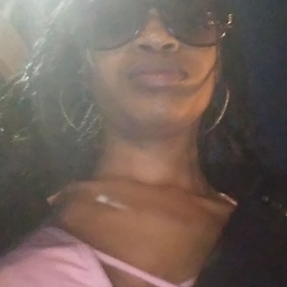 Profile Picture of Corinna Moore (@redbam27) on Poshmark