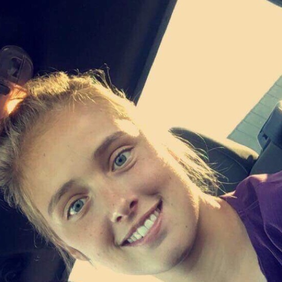 Profile Picture of Amy Borntrager (@aimeelyn16) on Poshmark