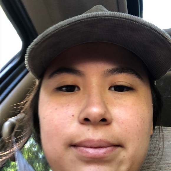 Profile Picture of Alyssa Hahn (@alyssayhahn) on Poshmark