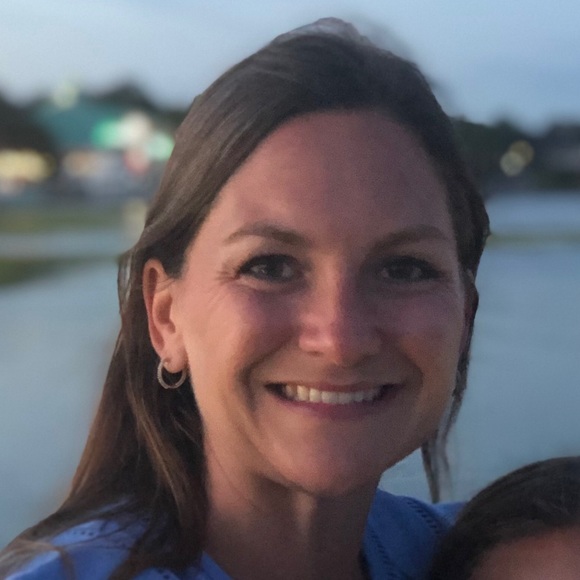 Profile Picture of Candace Andrews (@dixoncan) on Poshmark