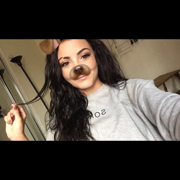 Profile Picture of Richelle Hubert (@richellehubert) on Poshmark