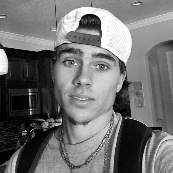 Profile Picture of Joshua Johns (@joshua_johns) on Poshmark