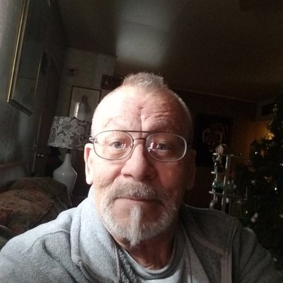 Profile Picture of Kevin  Barnhurst (@BarnhurstKevin) on Twitter