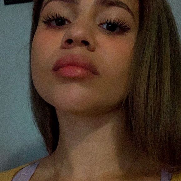 Profile Picture of Genay Gonce (@madfakeemail01) on Poshmark