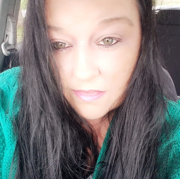 Profile Picture of Stacy Hocker (@stacylhocker) on Poshmark