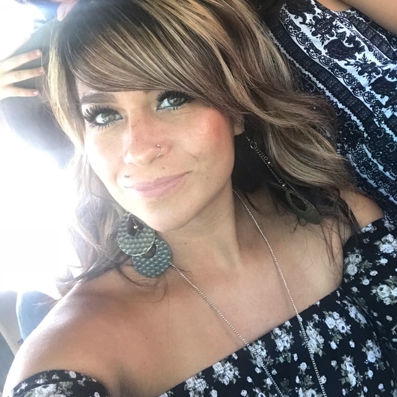 Profile Picture of Jenny Roberts (@jenroberts85) on Poshmark