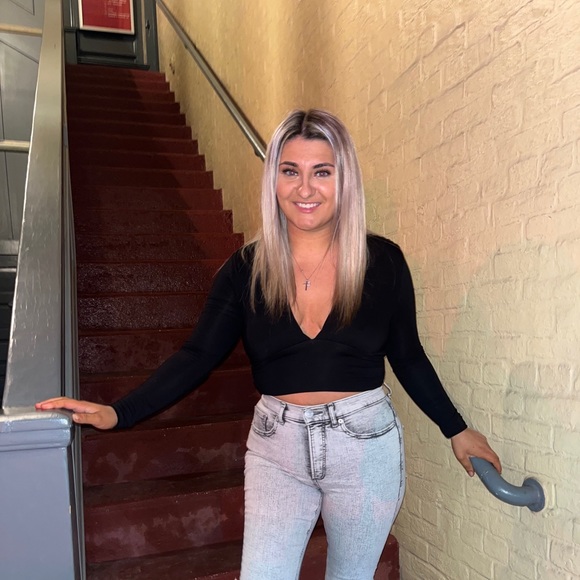 Profile Picture of Jillian Palumbo (@jillianpalum949) on Poshmark