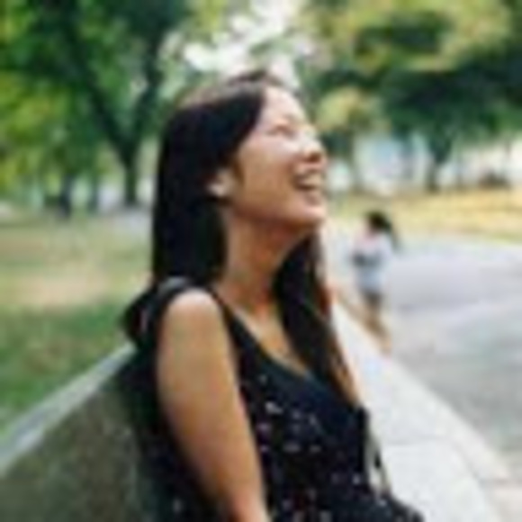 Profile Picture of Paula Yoon (@paulayoon) on Poshmark