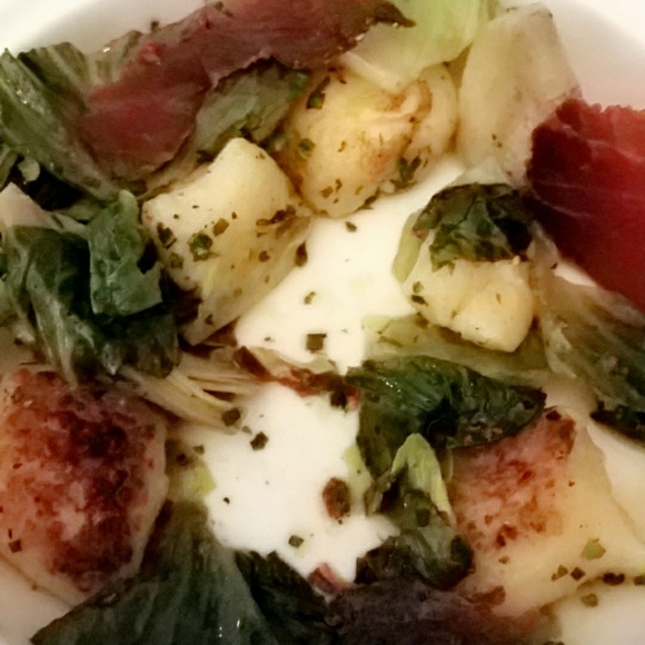 Profile Picture of London Perry (@vanityfair2) on Poshmark