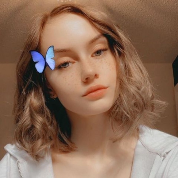 Profile Picture of Katrina Hallier (@katrinahallier) on Poshmark