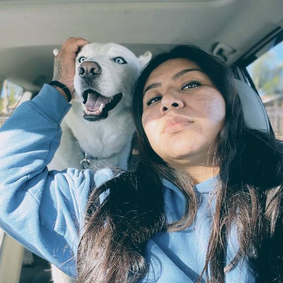 Profile Picture of Nayelii Nayelii (@nayeliinayeii) on Poshmark