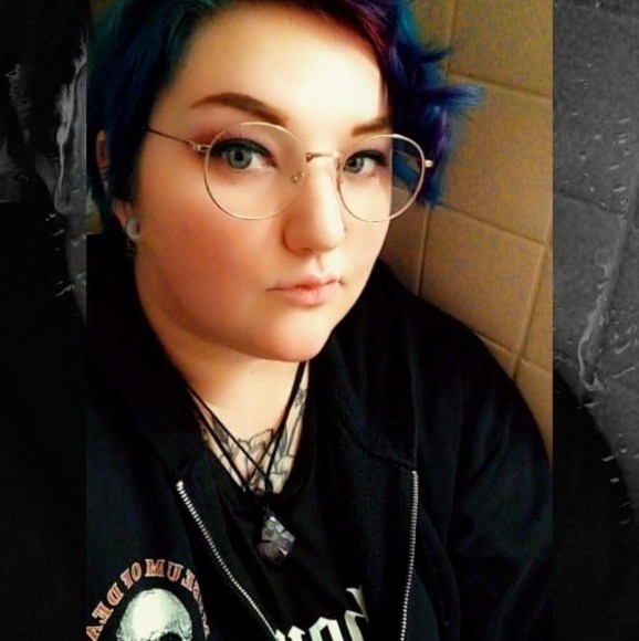 Profile Picture of Areal Joy (@arealjoyy) on Poshmark