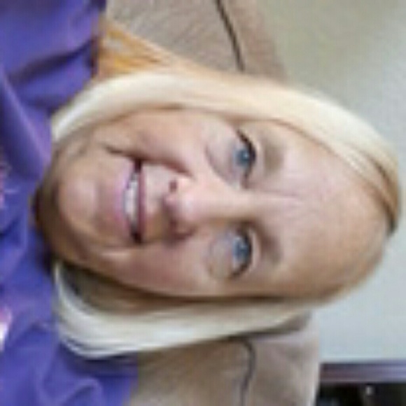 Profile Picture of Linda Ruhs (@linda_ruhs) on Poshmark