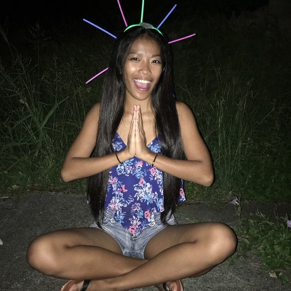 Profile Picture of Justyss Ildefonzo (@justyss_i) on Poshmark