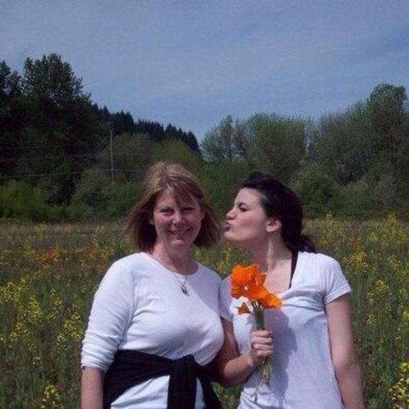 Profile Picture of Paige Silverston (@paigesilverston) on Poshmark