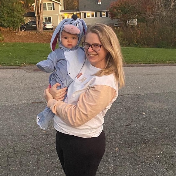 Profile Picture of Samantha Hastings (@blondefitfoodie) on Poshmark