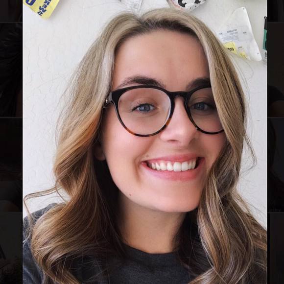 Profile Picture of Jaclyn Forquer (@jaclynforquer) on Poshmark