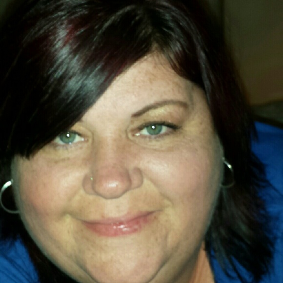 Profile Picture of Tami Renick (@tamireimer74) on Poshmark