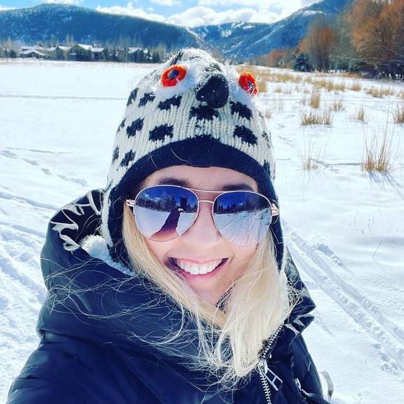Profile Picture of Brandie Lamprou (@gingerandtonic) on Poshmark