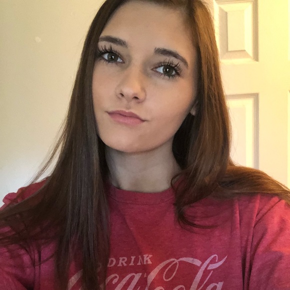 Profile Picture of Kylee Hargrove (@kylee_hargrove1) on Poshmark