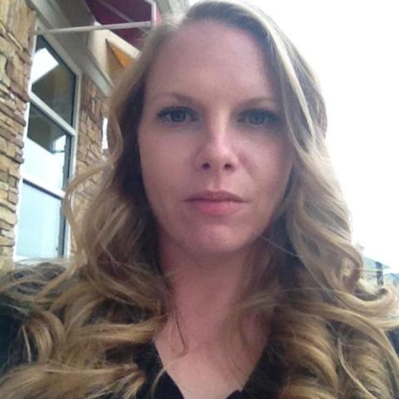 Profile Picture of Erica Vanderpool (@elvand2) on Poshmark