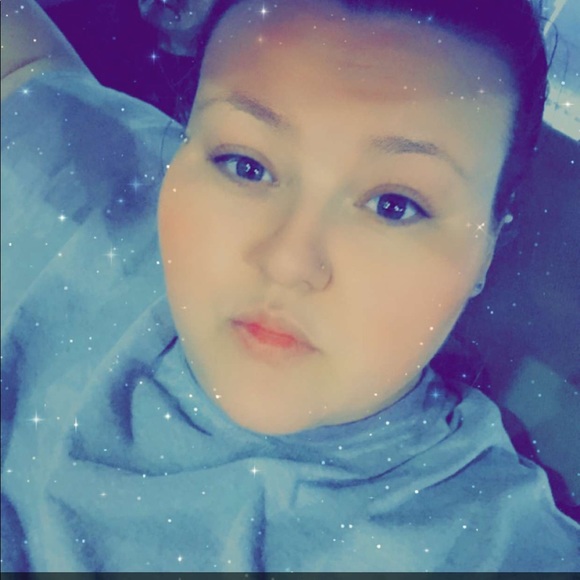 Profile Picture of Crystal Sammons (@csammons2020) on Poshmark
