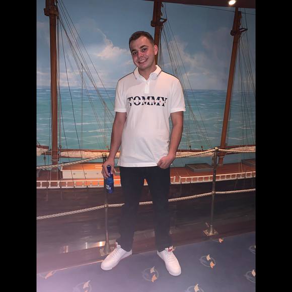 Profile Picture of Trevor Commenator (@trevorcommen) on Poshmark