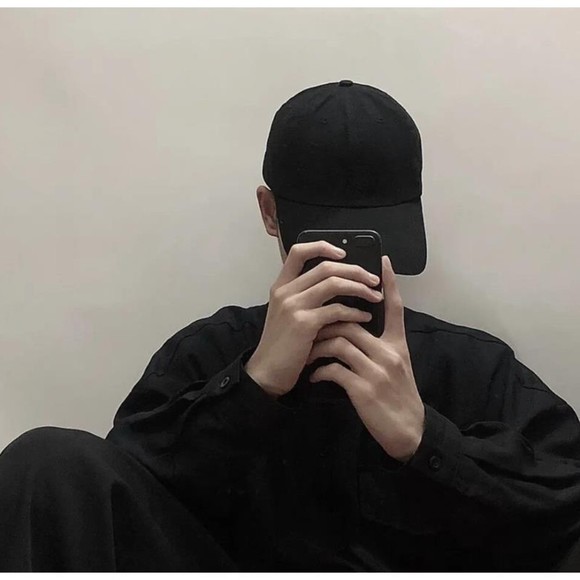 Profile Picture of Longqui Longqui (@longquin7070) on Poshmark