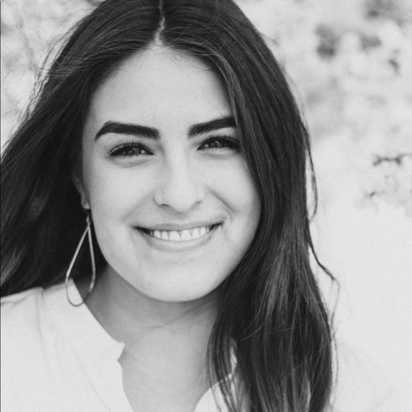 Profile Picture of Adriana Romney (@adriromney) on Poshmark