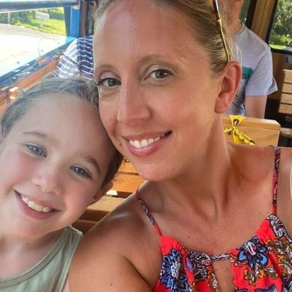 Profile Picture of Mary Hottenrott (@mhottenrott) on Poshmark