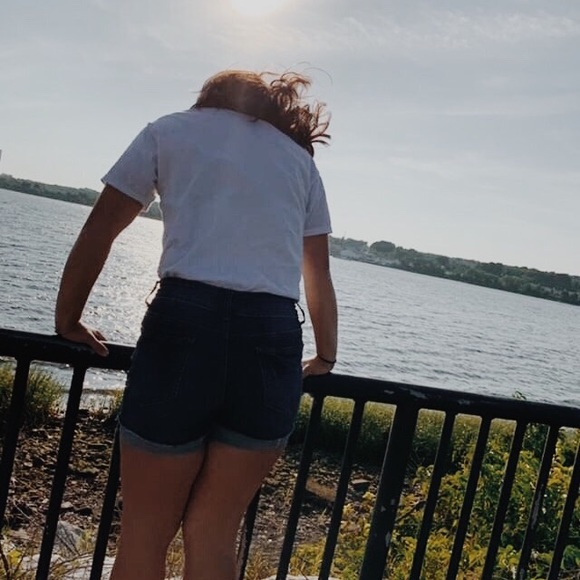 Profile Picture of Cali Bastos (@calibastos) on Poshmark