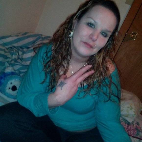 Profile Picture of Stephanie Lulek (@stephanielulek) on Poshmark