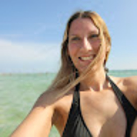 Profile Picture of Glenna Gillum (@ggillum78) on Poshmark